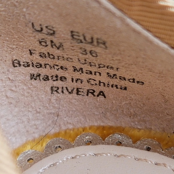 Sam Edelman Yellow Gold Velvet Rivera Studded Flats Size 6 Wavy Pointed Toe - Picture 9 of 9